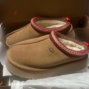 Ugg Tasman for sale. Brand new size 7